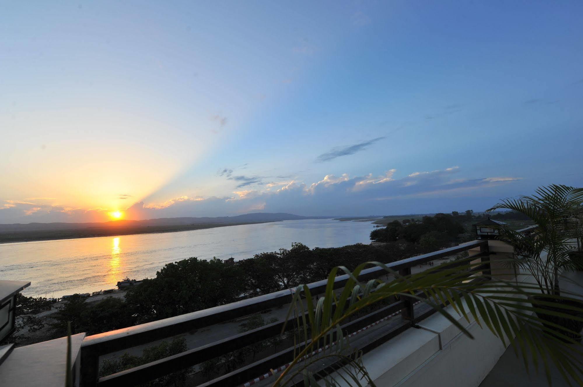 Ayarwaddy River View Hotel Мандалай Экстерьер фото